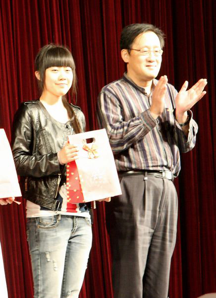 中国人民大学培训学院书记刘京建教授（右）