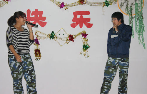 诙谐搞笑的相声表演
