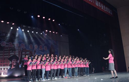 师生同台唱响《国家》